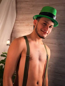 TommyYoung77 Saint Patrick's Day celebration🍀☺️💚 Foto 3