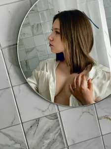 Spy on me in the bathroom od SelenaWarmm  2 snímek