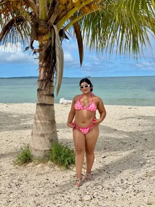 Allisson24 🥥🌴🫧 🐚🌸  4টি ছবি