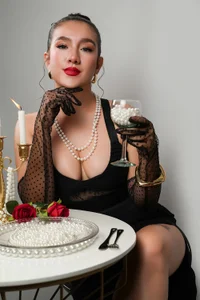 ZharaGag_on_u Let's have an elegant, erotic and sensual Thankgiving 🥂🔥 Pic