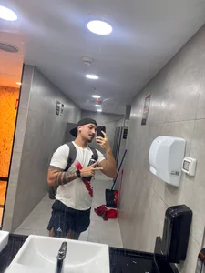 Luchonaked Public Gambar 4