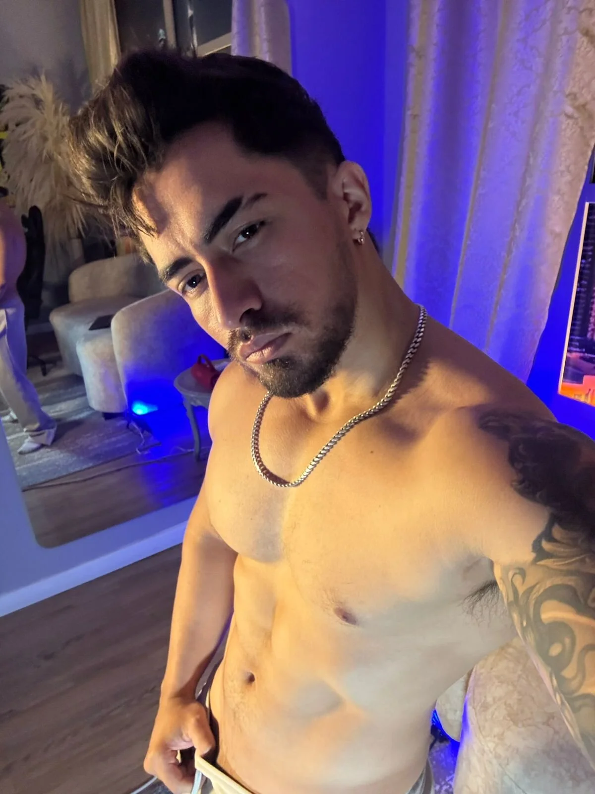 Brad_Summer immagine di tendenza 6052