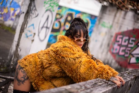 SarahLynn7 LADY IN COAT зображення 3