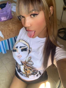 Freyjalaveau Come here, I want to kiss you with these lips Foto 2