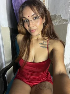 Julieta-velvet Public Foto