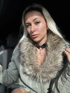 petrouchkaaa_ En voiture 🖤 Foto 2