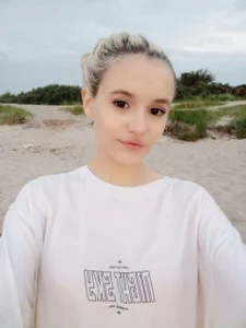 LeaLamour So I'm back from my vacation💋 tell me what I missed interesting? Poză