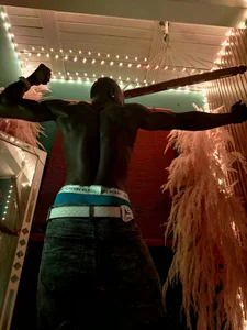 calvin_soussaaの🔥 Temptation is etched in every muscle… do you dare to take a closer look at me?の 2枚の写真