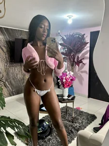 ebonydreams01のDo u like my new Outfitの 5枚の写真