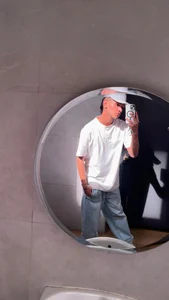 LoganCarter_nom Public Foto 5