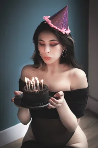 Sara_Foxx1のHi my guys, this weekend, it's my 23th birthday, and I want you to come celebrate it with me, so getの枚の写真