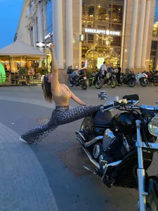 I'm doing the splits! Look how flexible I am!
