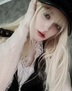 Charlie_Crystal Public Pic 4