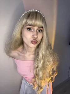 Zdjęcia Charlotte_Pretty Hey it’s me ❤️:  3