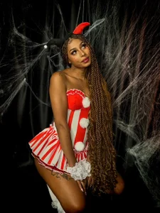 YayaHilton HALLOWEN 2026 Foto