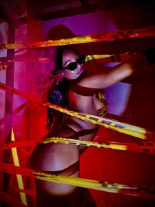 nahomi_campbell: High Voltage Desires 🥵🔥 ( 2 фото)