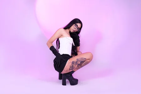 Mia_Gloww_ 💎 Made for lights and attention. Pic