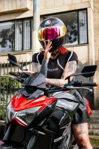 ViolettaBaker_ sexy motorcyclist รูป  3