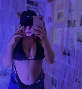 JuliettaRousse69のyour goddess of pleasure😏🔥😏🔥.の 4枚の写真