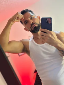 JUST A LITTLE THIRST TRAP 🔥 od wilder__grey  2 snímek