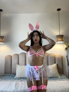 zoee_jackson naugthy rabbit Immagine 