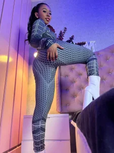 GabrielaLugo Between Threads and Moans Immagine 