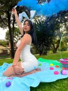 Zoe_Benson: Happy Easter ( 8 фото)