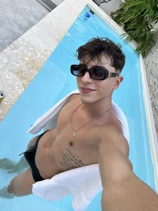 hotay8_ Public Pic 3