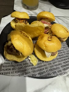 WE LOVE FOOD HERE