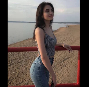 NicoleDunn Public Pic 2