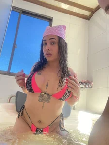 pamelabigcock69 kullanıcısının a while in the jacuzzi exfoliating albümü -  5 fotoğraf