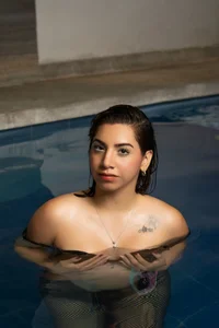 CamilaVegas_ Can we swim together? รูป  6