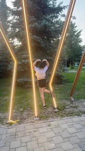 Sara_Robinson Having fun while walking Immagine  3