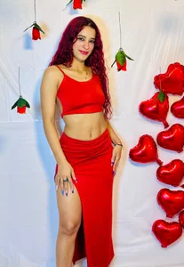 Alisha_Evans_Rs Tonight, hearts aren’t the only thing racing. 🔥💋 Pic 6