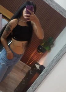 chaymae_nah_ At the mally A little bit of me Foto 5