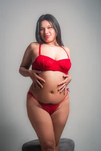 ZoeClarkk_ Does the color red look on me? ﾒ૦ﾒ૦💋 Foto 2