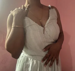 Public de Hello_Priya16  2 photos