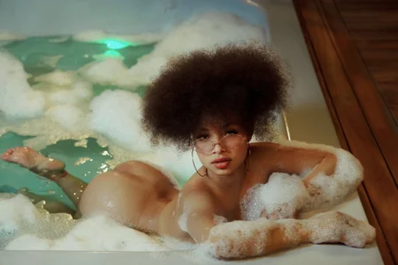 sofia_kay Jacuzzi  8টি ছবি