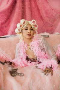 LunaRusoの💅🏼💸Between curls and bills💸💅🏼の 4枚の写真