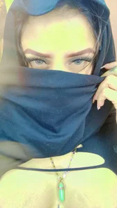 zully_arab: Do you come to see me ... or to lose yourself in me? 👀💦 ( 2 фото)