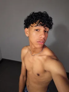 Ggoldenboyx1 Public  3. fénykép