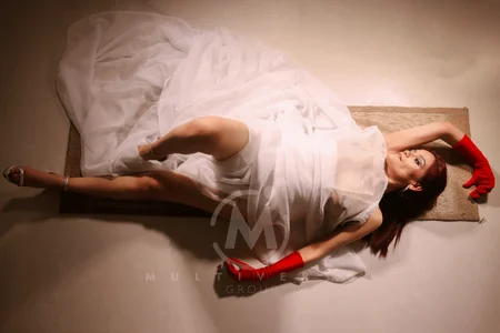 Julieta_Wall_ Lets leave this dress a mess on the floor 사진