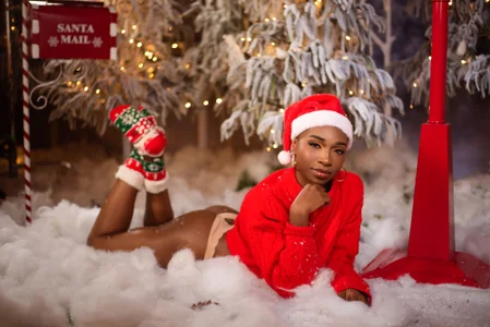 Agatha-Adams The subtle also impacts❤️‍🔥 Foto 4