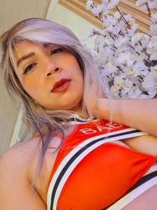 ElizabethAdams_のHot and kinky cheerleader 🥵😈の 4枚の写真
