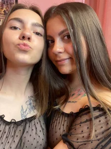 yourfav0ritegirls: Public ( 2 фото)