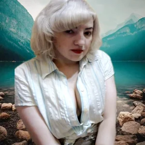 stefanyharper16 curls and slightly teased).. Hình