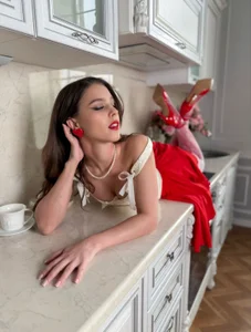 OliviaMourrr Hot housewife😉😍 Pic 2