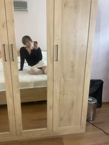 LoyceSwarmのI'm bored. I'm home alone.の 5枚の写真