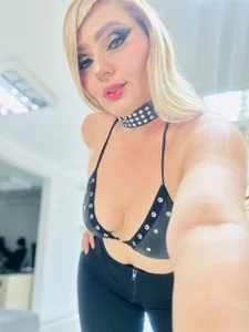 EvaBellucci_ SEXY AND NAUGTHY Bilde 3