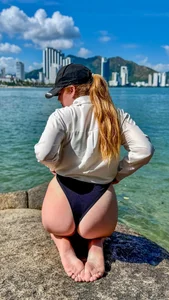 I'm on the beach de SunnyGrin  Imagens